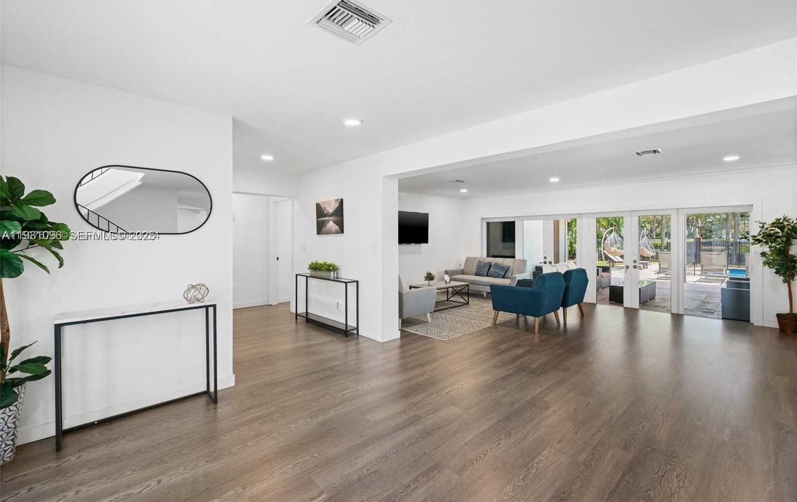 Small Image of 413 HOLIDAY, Hallandale Beach Number 5