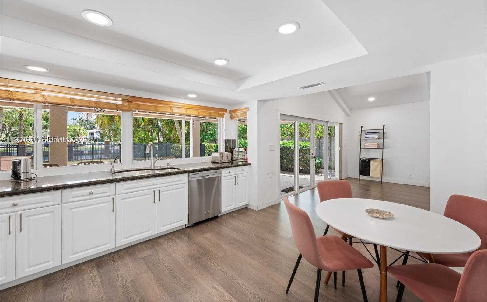 Small Image of 413 HOLIDAY, Hallandale Beach Number 9