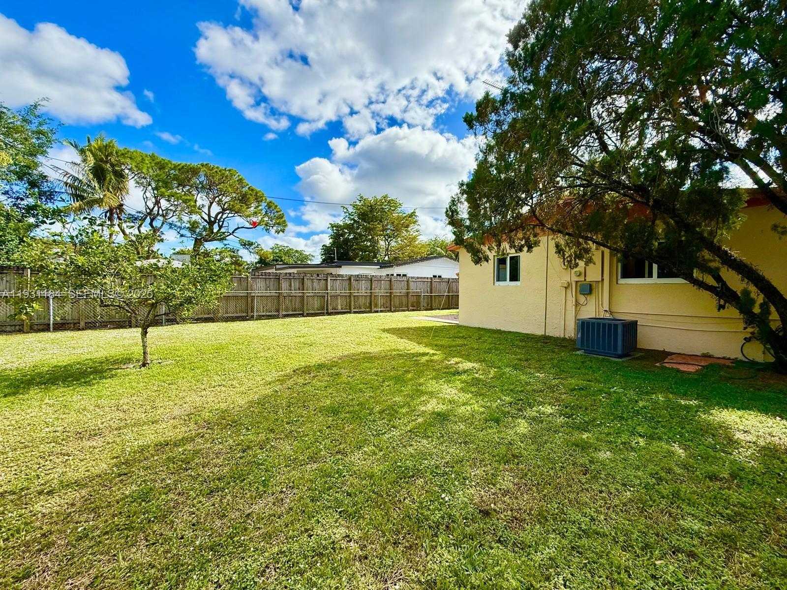 Small Image of 7241 SOUTH ARTHUR ST, Hollywood Number 15