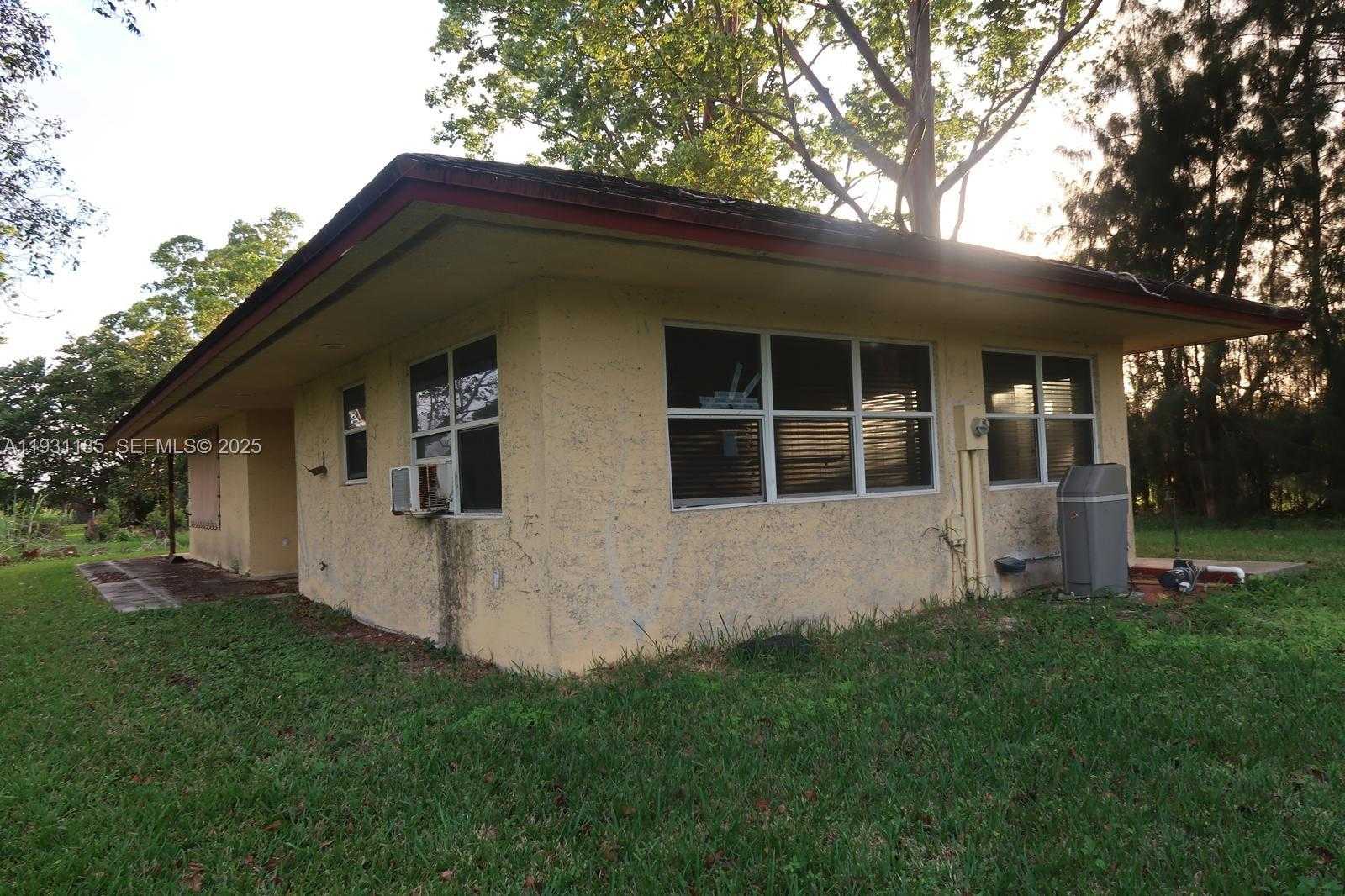 Small Image of 13990 SOUTH WEST 192ND ST, Miami Number 13