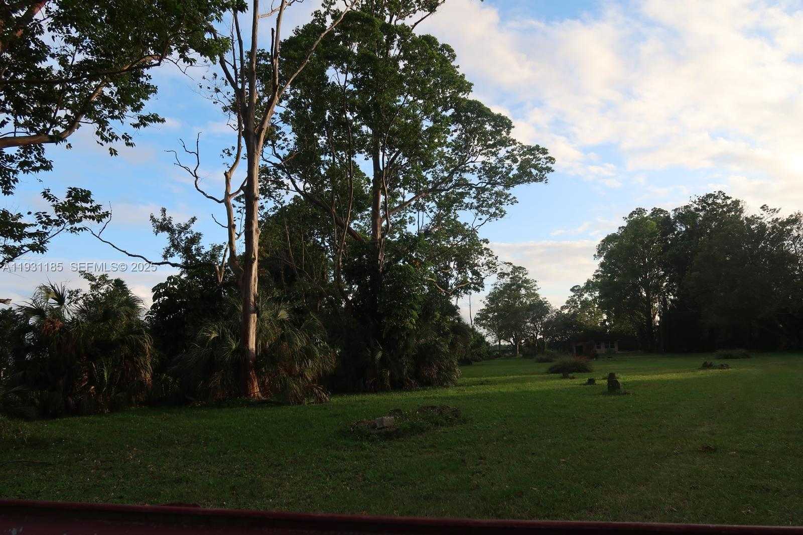 Small Image of 13990 SOUTH WEST 192ND ST, Miami Number 16