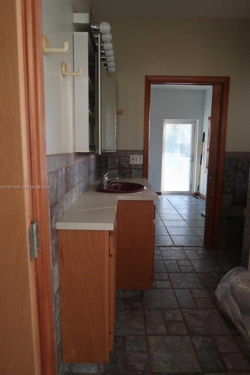 Small Image of 13990 SOUTH WEST 192ND ST, Miami Number 4