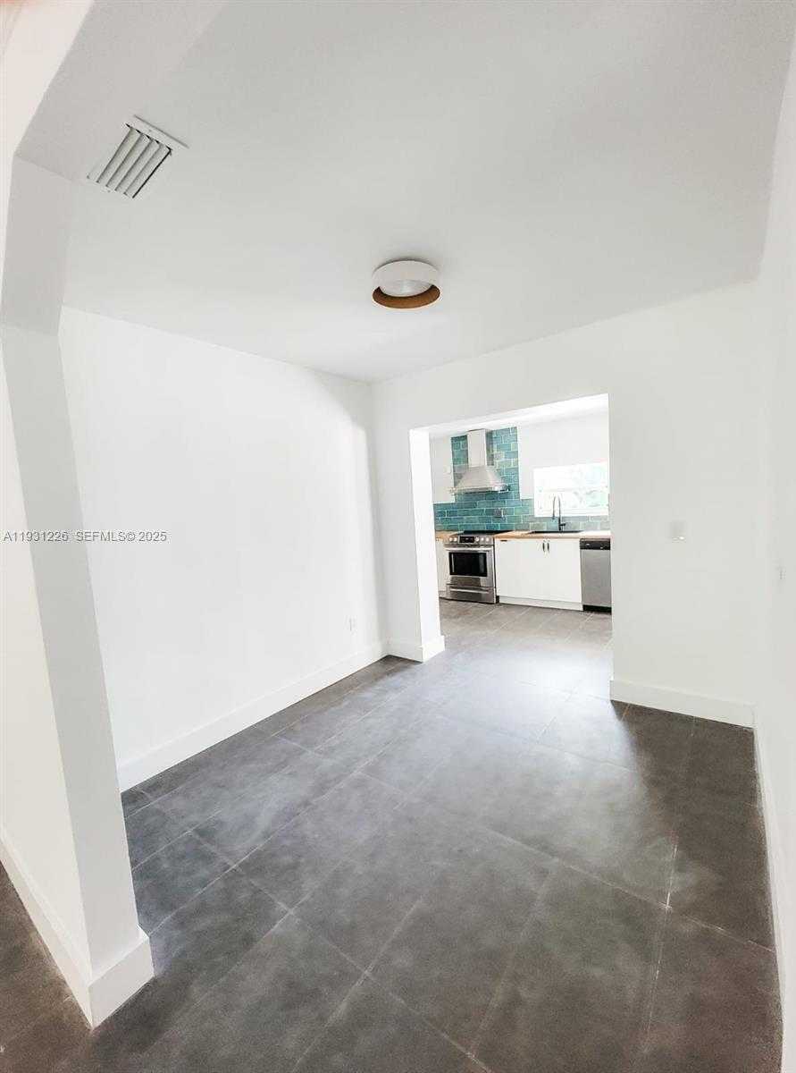 Small Image of 3685 SOUTH WEST 1ST AVE, Miami Number 16