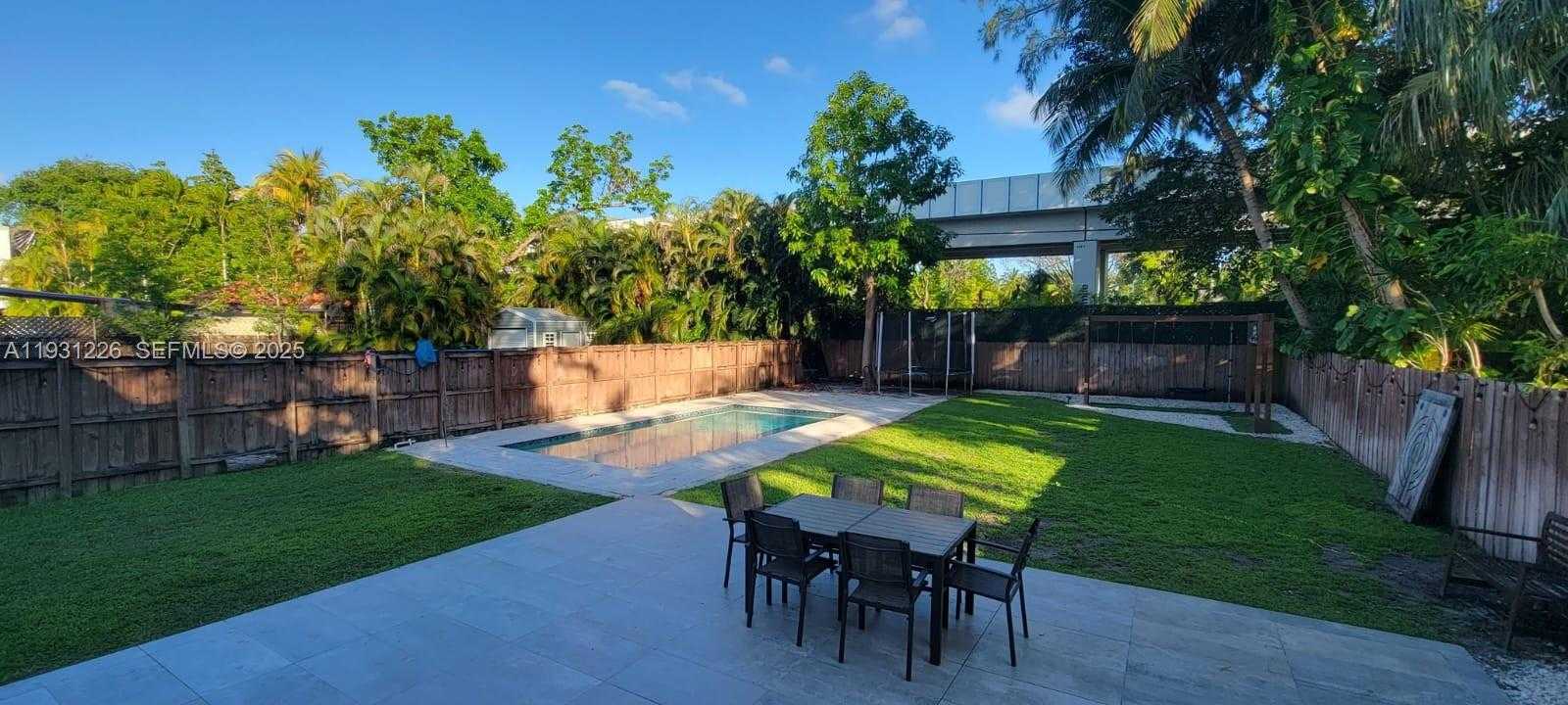 Small Image of 3685 SOUTH WEST 1ST AVE, Miami Number 19