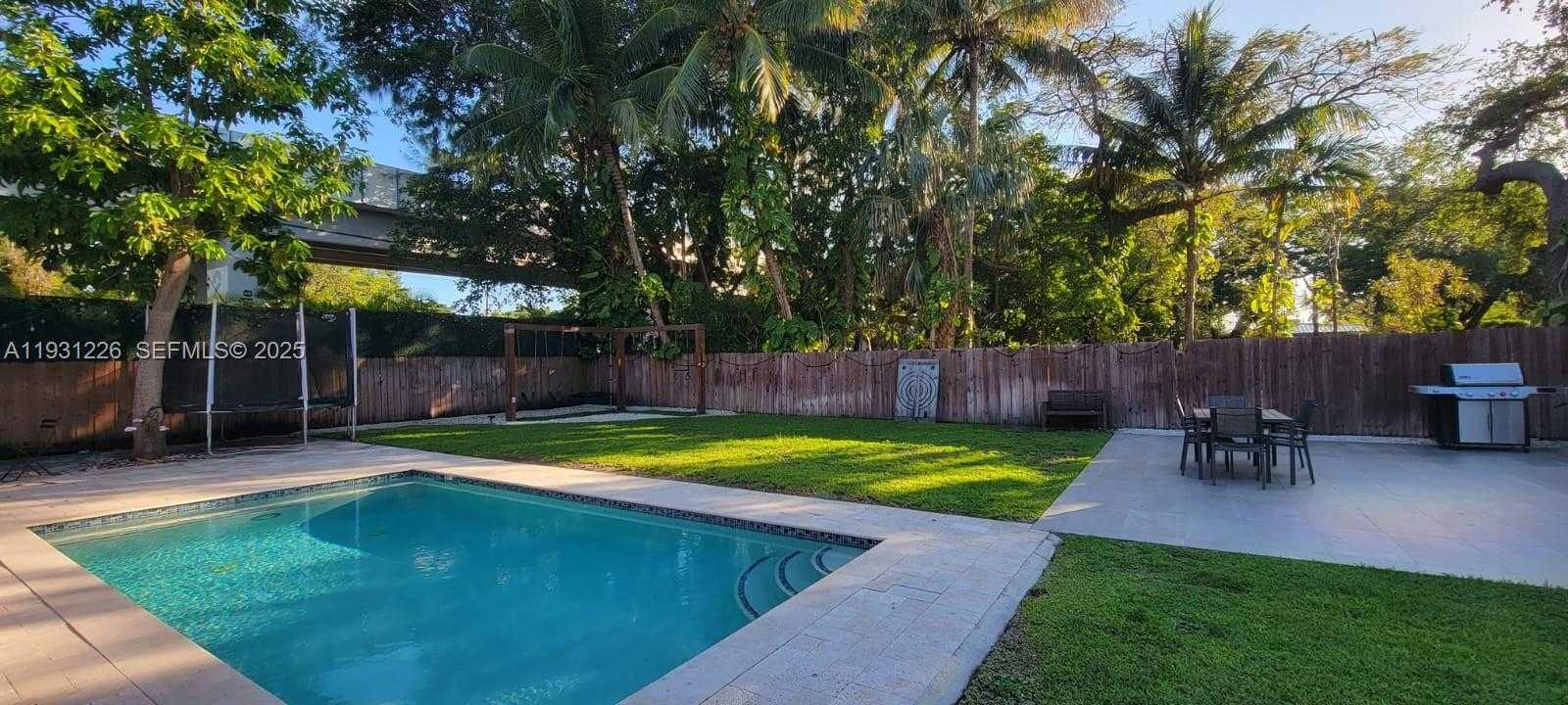 Small Image of 3685 SOUTH WEST 1ST AVE, Miami Number 21