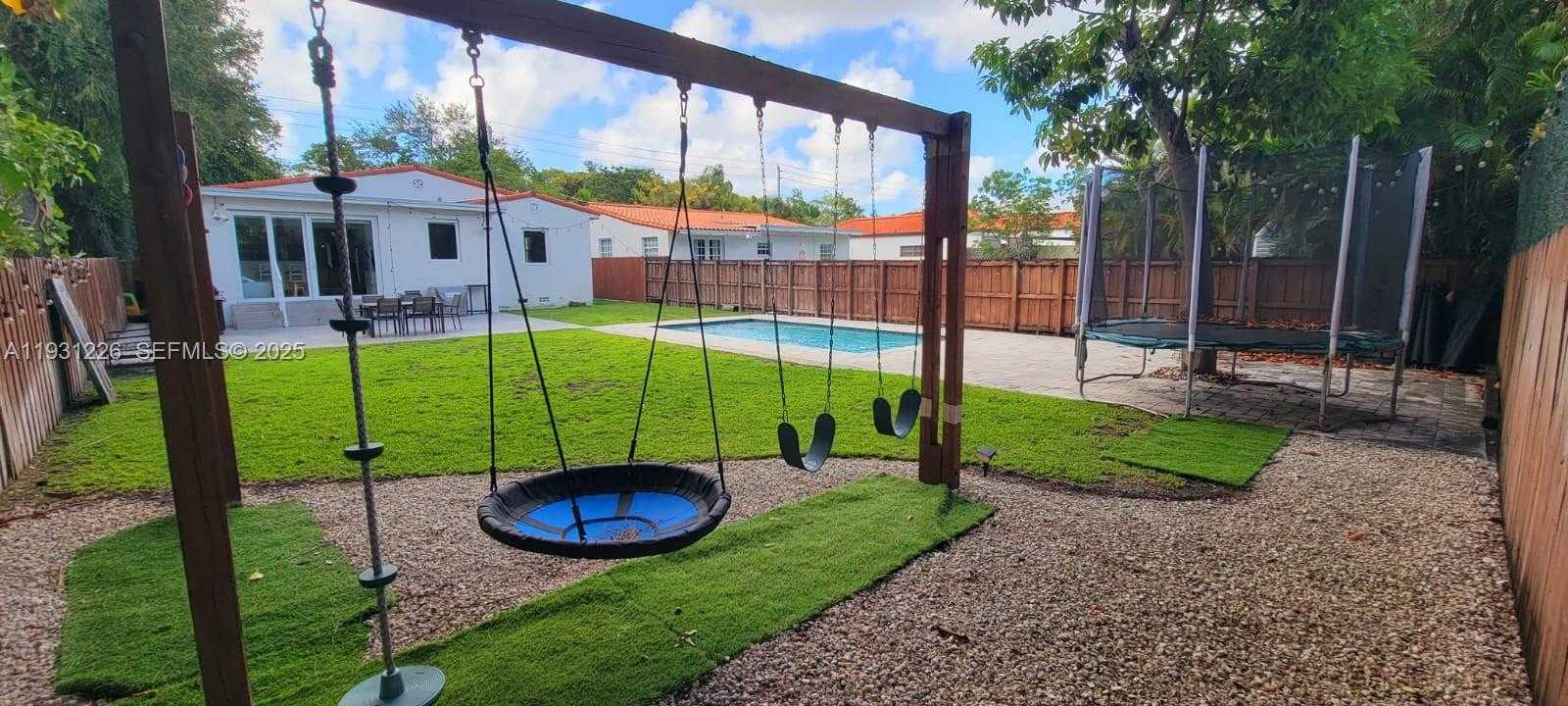 Small Image of 3685 SOUTH WEST 1ST AVE, Miami Number 24