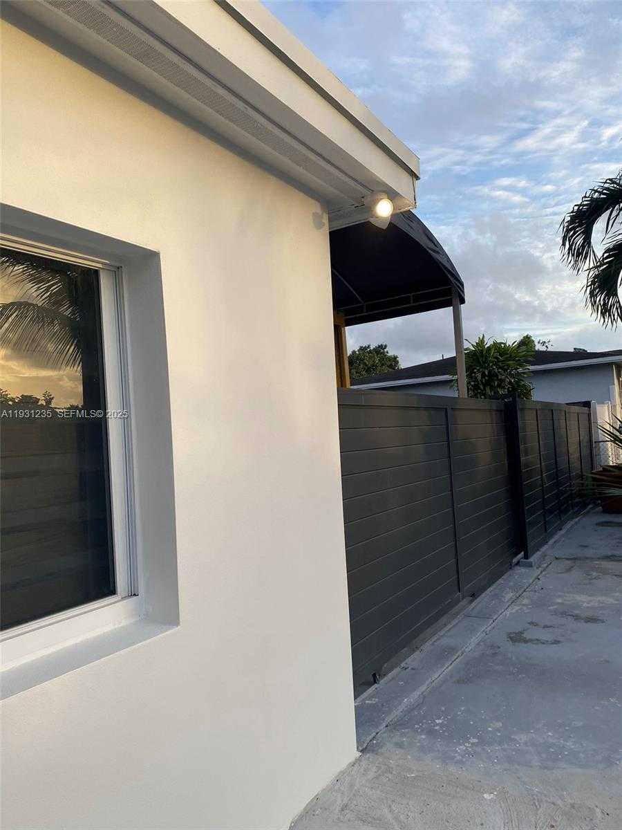 Small Image of 10529 NORTH WEST 37TH AVE, Miami Number 10