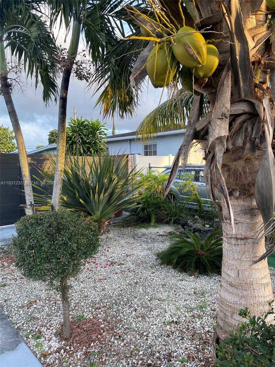 Small Image of 10529 NORTH WEST 37TH AVE, Miami Number 11