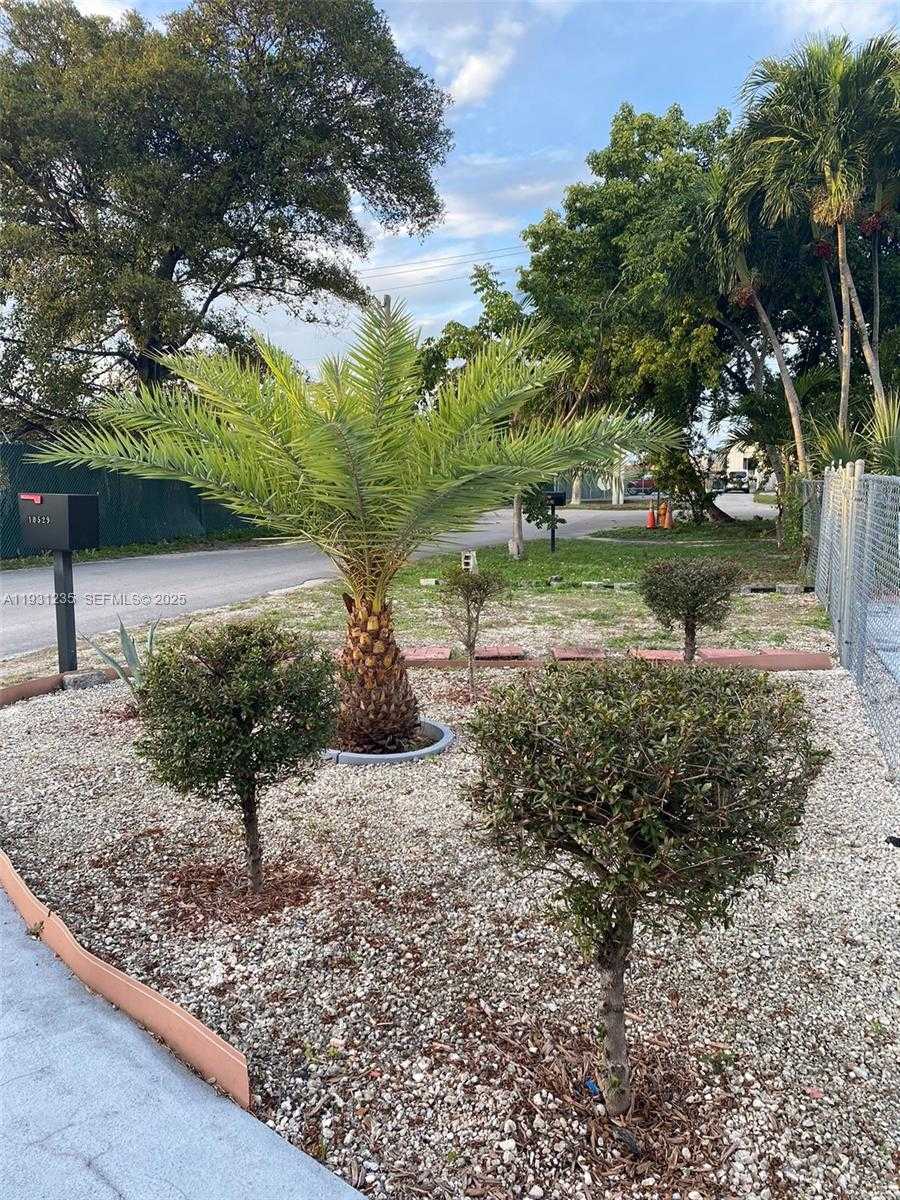 Small Image of 10529 NORTH WEST 37TH AVE, Miami Number 13
