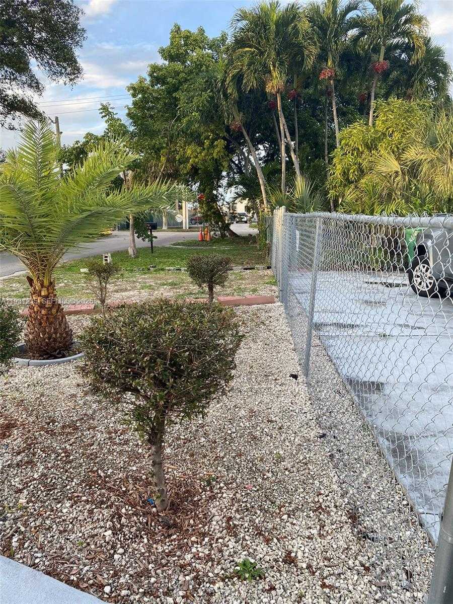 Small Image of 10529 NORTH WEST 37TH AVE, Miami Number 14