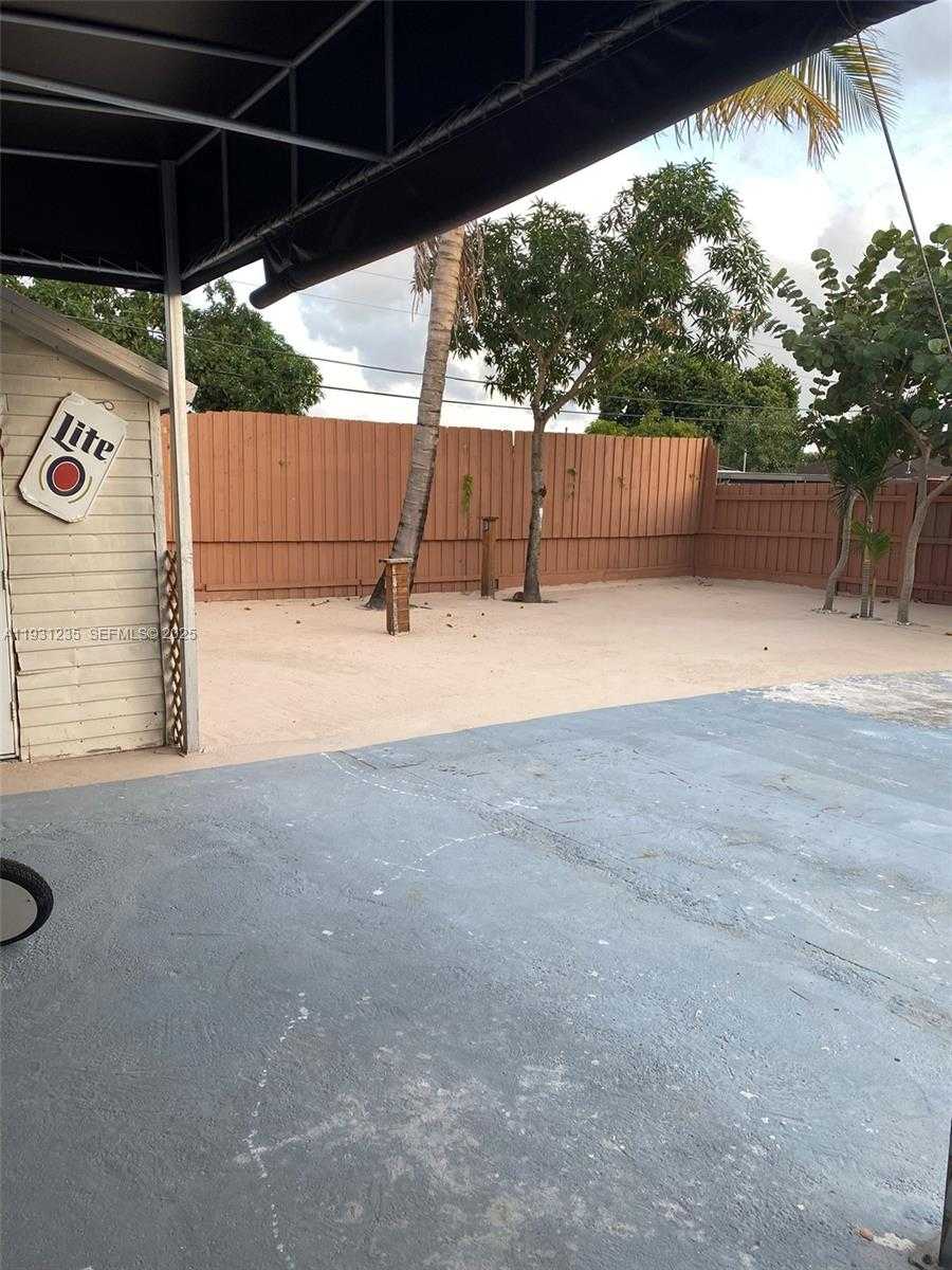 Small Image of 10529 NORTH WEST 37TH AVE, Miami Number 15