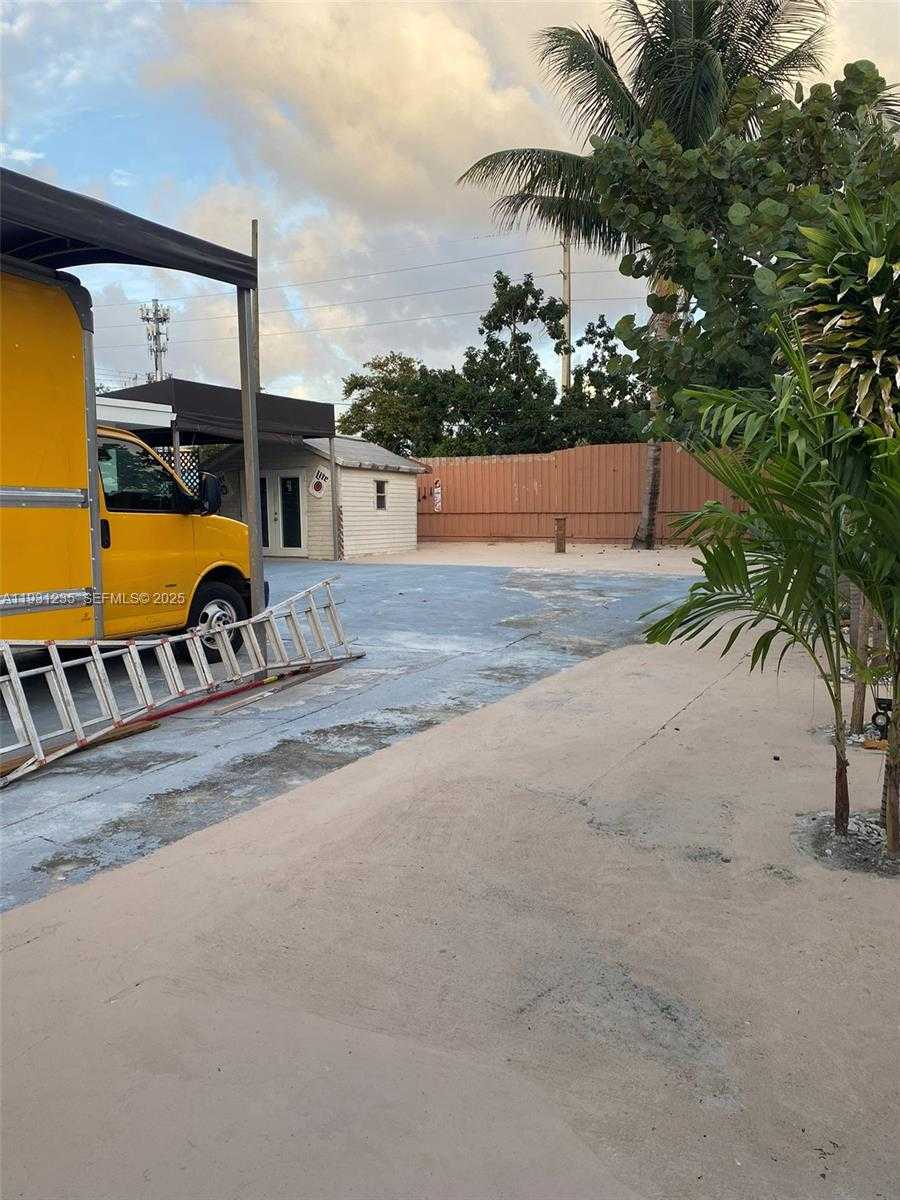 Small Image of 10529 NORTH WEST 37TH AVE, Miami Number 16