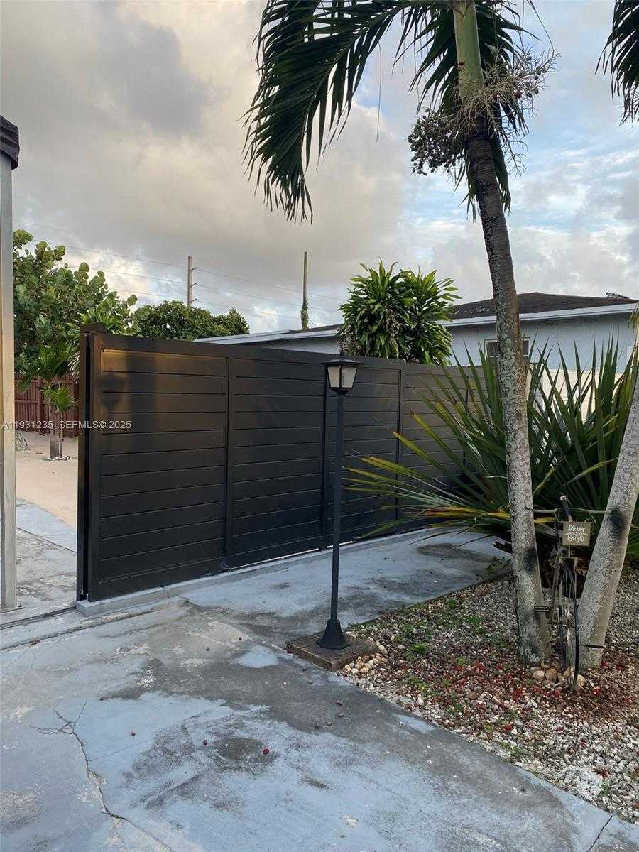 Small Image of 10529 NORTH WEST 37TH AVE, Miami Number 19