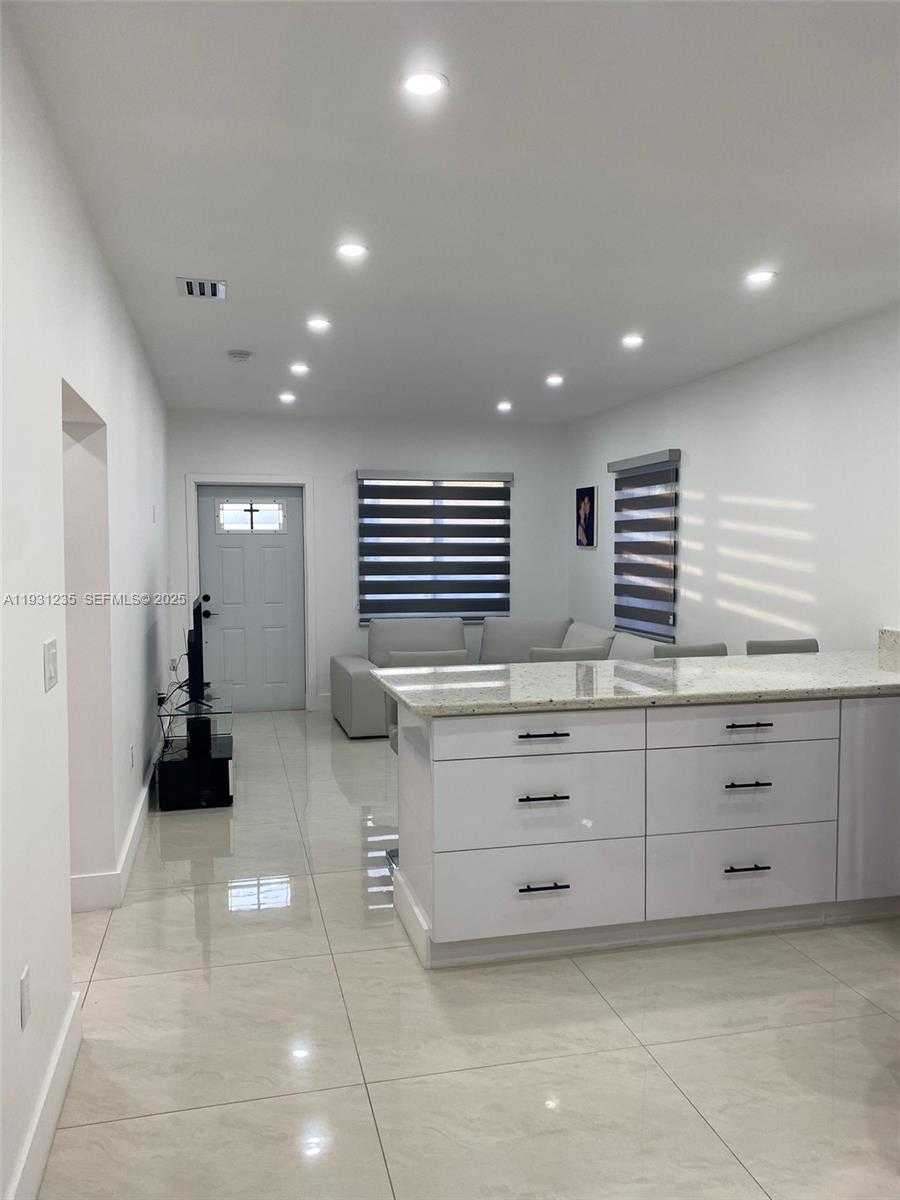 Small Image of 10529 NORTH WEST 37TH AVE, Miami Number 2