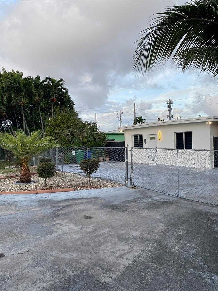 Small Image of 10529 NORTH WEST 37TH AVE, Miami Number 20