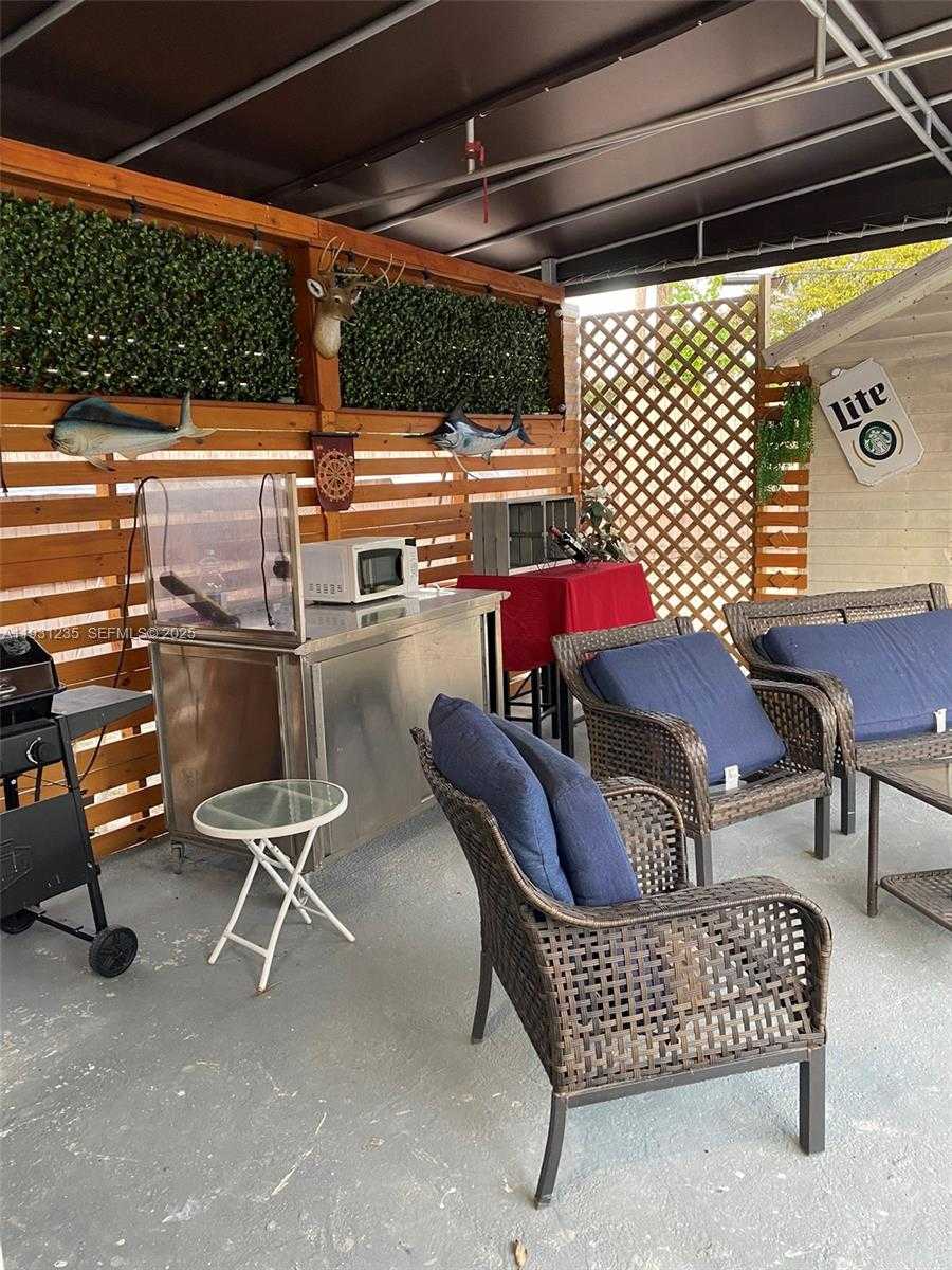 Small Image of 10529 NORTH WEST 37TH AVE, Miami Number 21