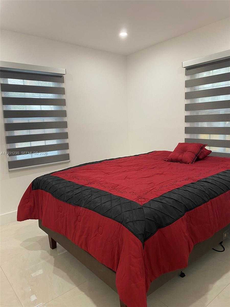 Small Image of 10529 NORTH WEST 37TH AVE, Miami Number 23