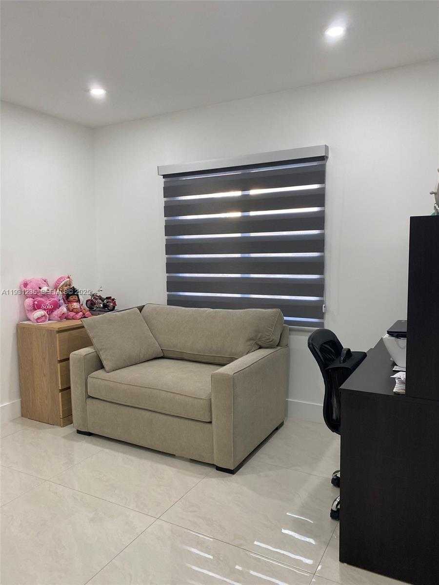 Small Image of 10529 NORTH WEST 37TH AVE, Miami Number 24