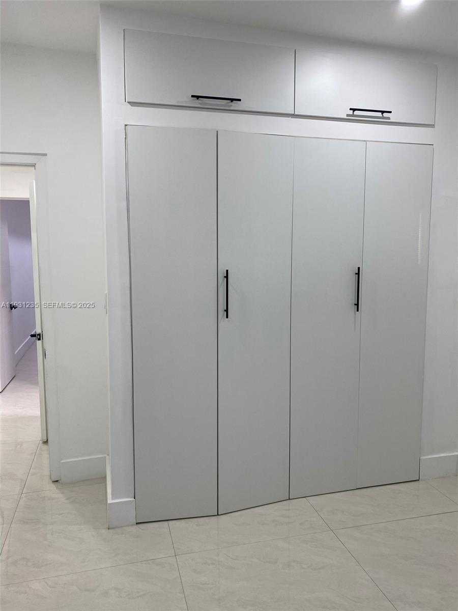 Small Image of 10529 NORTH WEST 37TH AVE, Miami Number 25