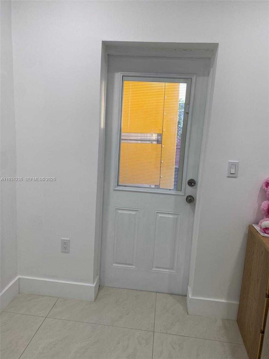Small Image of 10529 NORTH WEST 37TH AVE, Miami Number 26