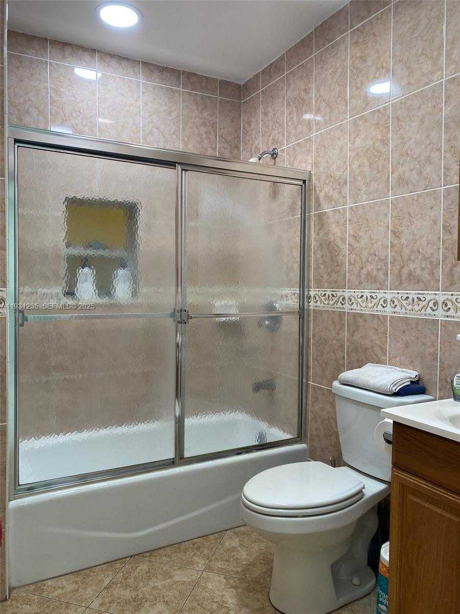 Small Image of 10529 NORTH WEST 37TH AVE, Miami Number 27