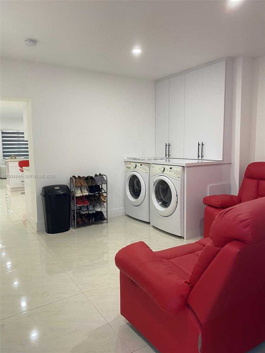 Small Image of 10529 NORTH WEST 37TH AVE, Miami Number 29