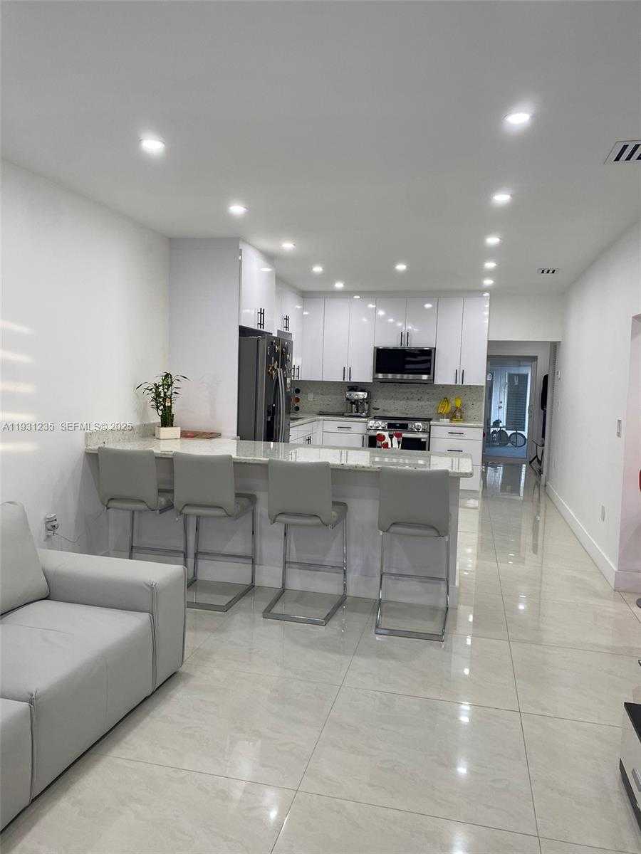 Small Image of 10529 NORTH WEST 37TH AVE, Miami Number 3