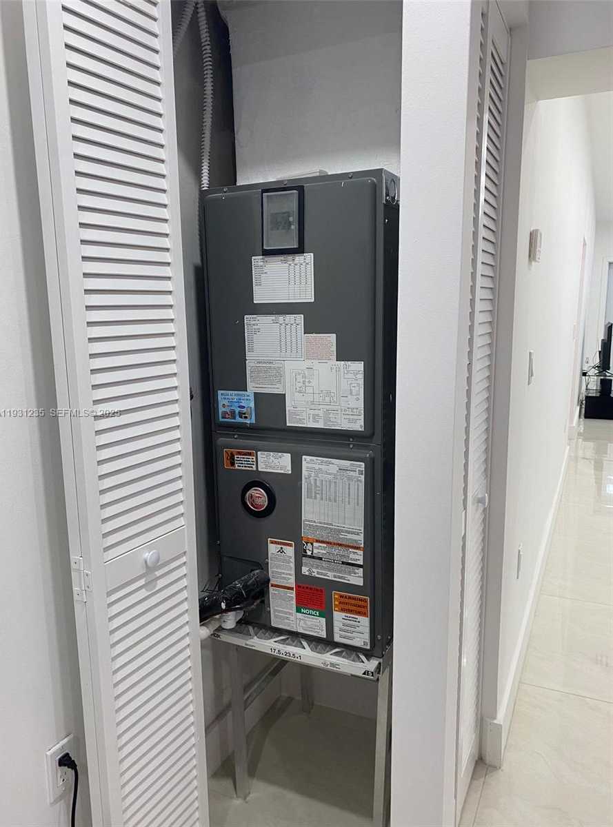 Small Image of 10529 NORTH WEST 37TH AVE, Miami Number 32