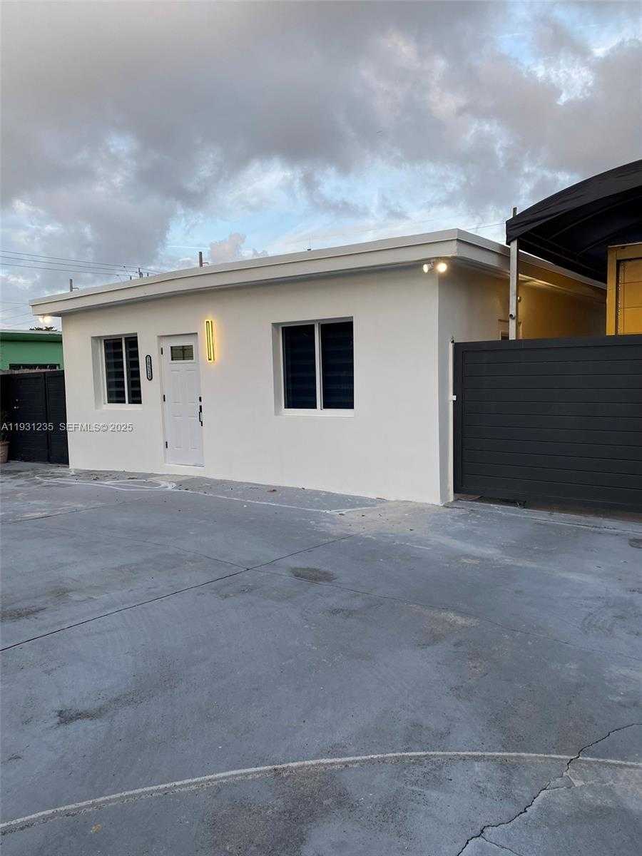 Small Image of 10529 NORTH WEST 37TH AVE, Miami Number 4
