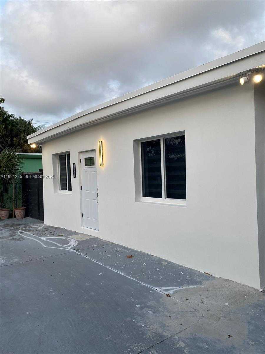 Small Image of 10529 NORTH WEST 37TH AVE, Miami Number 5