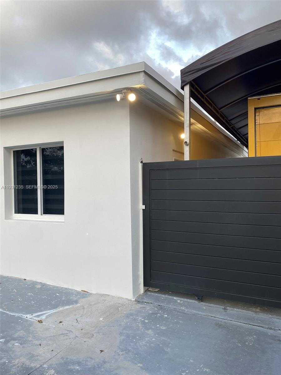 Small Image of 10529 NORTH WEST 37TH AVE, Miami Number 6