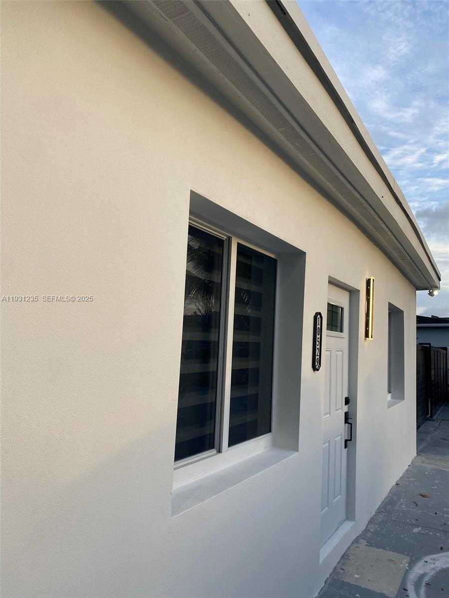 Small Image of 10529 NORTH WEST 37TH AVE, Miami Number 9