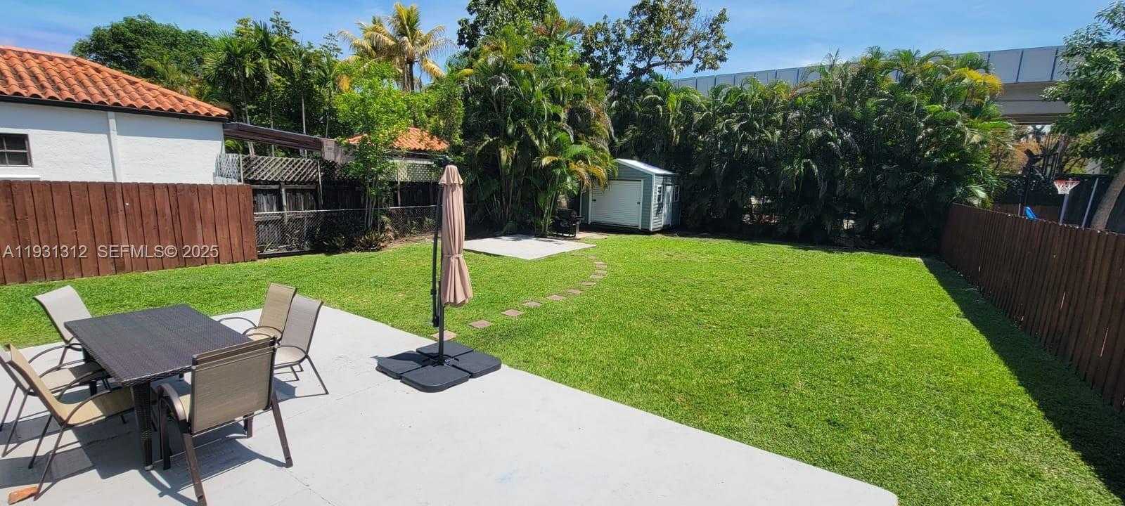 Small Image of 3689 SOUTH WEST 1ST AVE, Miami Number 18