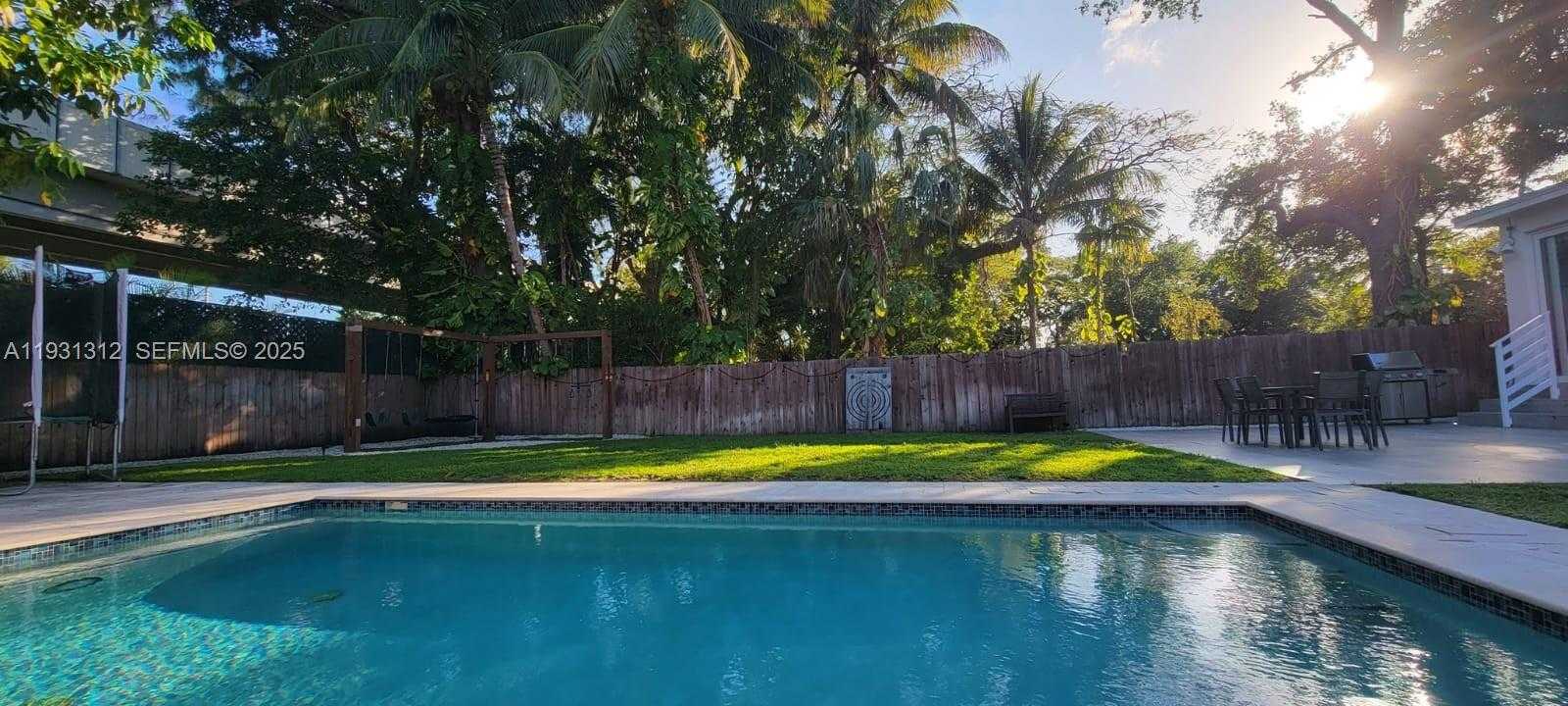 Small Image of 3689 SOUTH WEST 1ST AVE, Miami Number 3