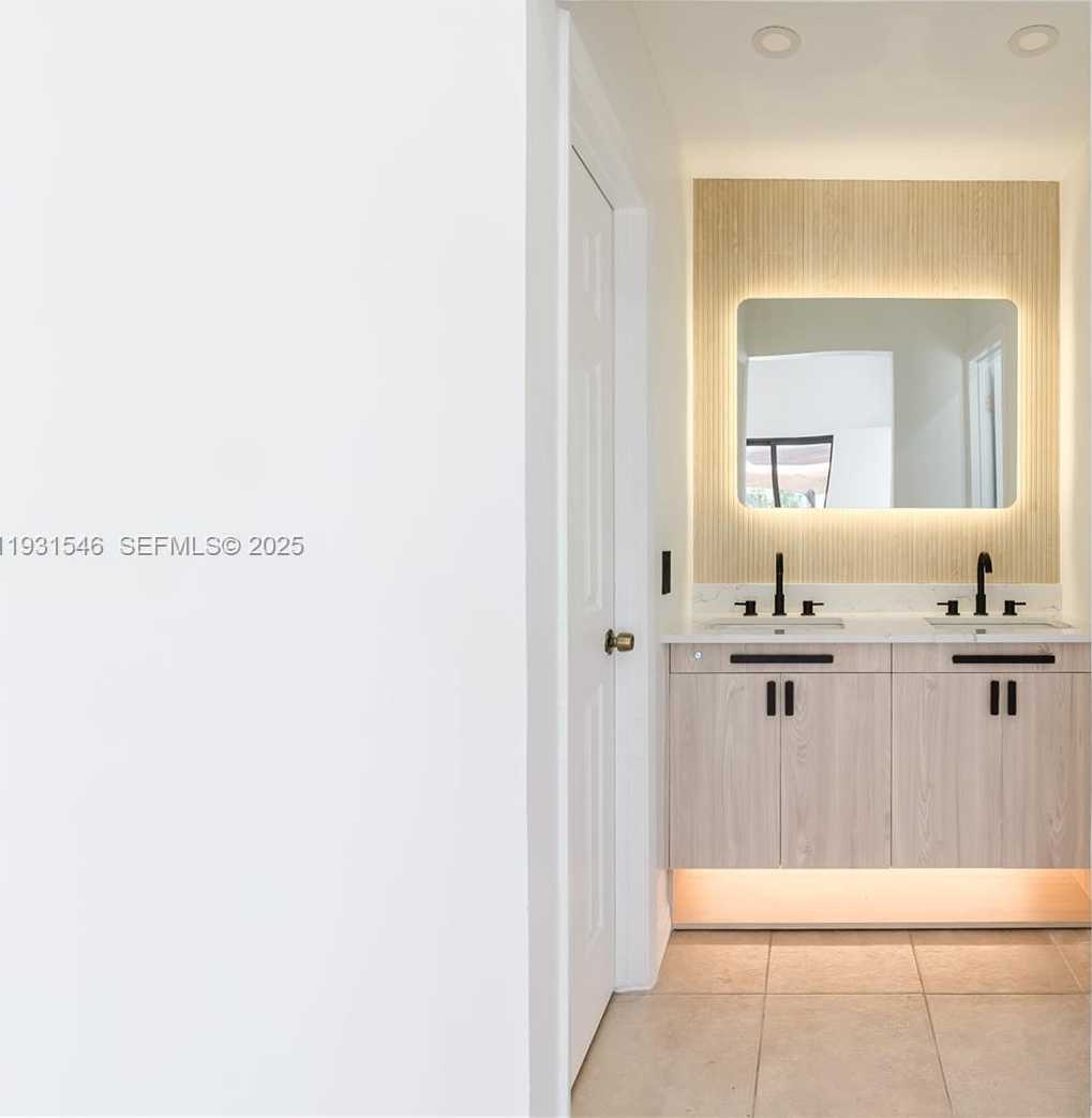 Small Image of 13540 SOUTH WEST 287TH LN, Homestead Number 14