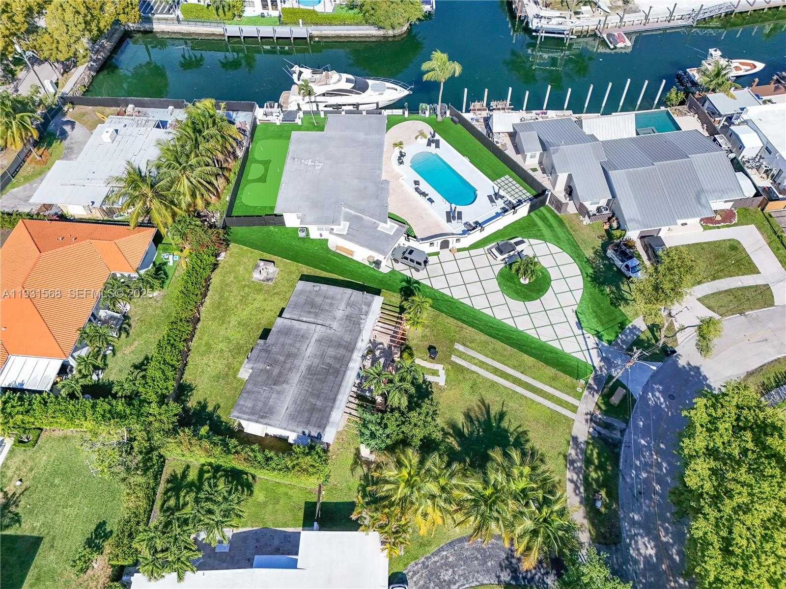 Small Image of 1835 NORTH HIBISCUS DR, North Miami Number 3