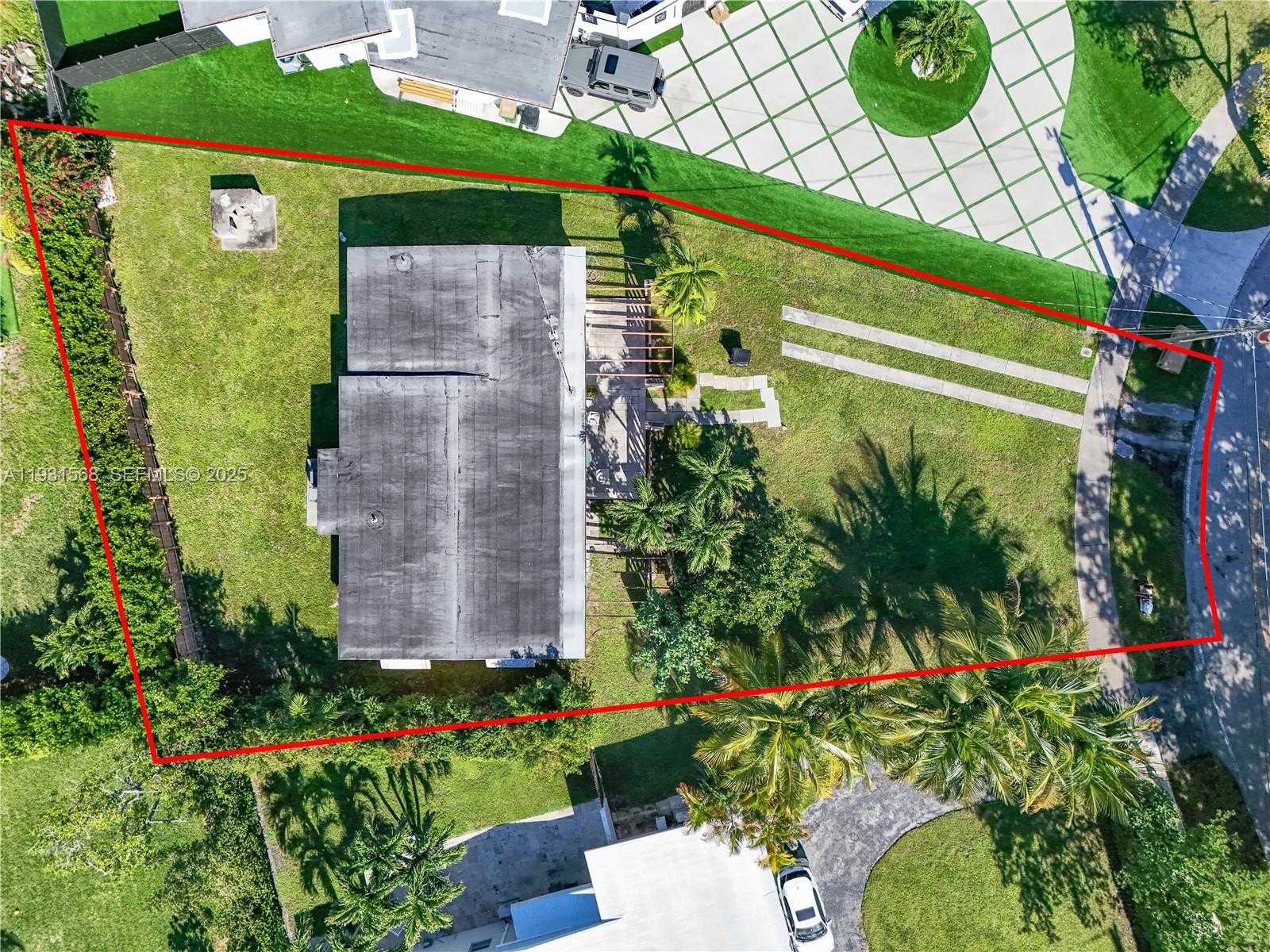 Small Image of 1835 NORTH HIBISCUS DR, North Miami Number 5