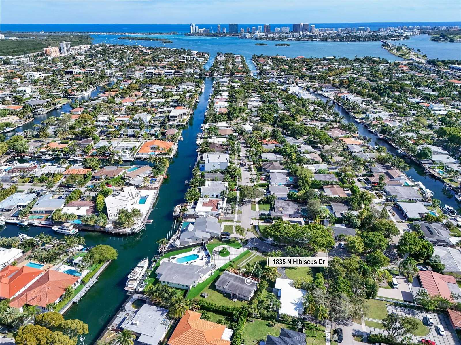 Small Image of 1835 NORTH HIBISCUS DR, North Miami Number 8