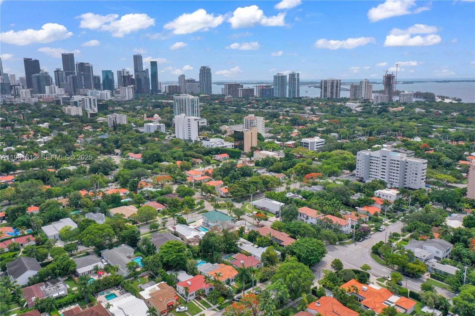 Small Image of 419 SOUTH WEST 30TH RD, Miami Number 17