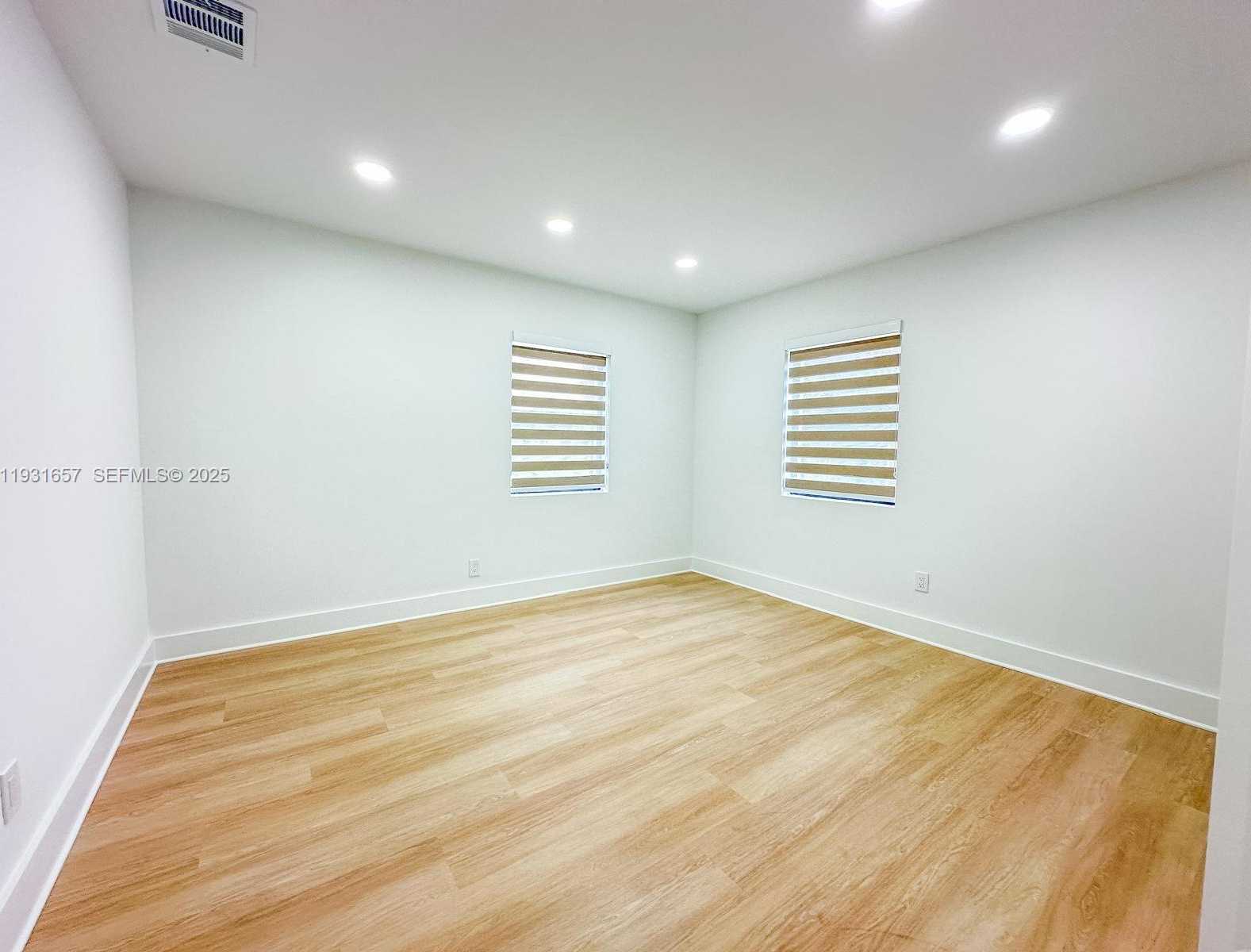 Small Image of 4000 SOUTH WEST 28TH ST, West Park Number 13