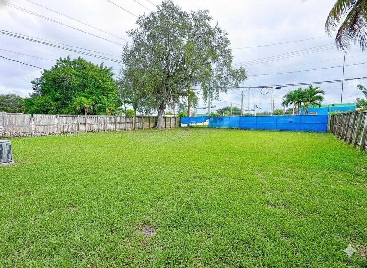 Small Image of 4000 SOUTH WEST 28TH ST, West Park Number 15