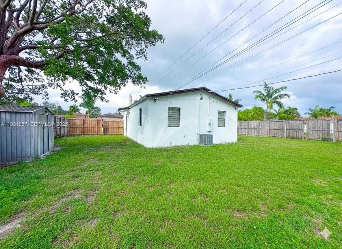 Small Image of 4000 SOUTH WEST 28TH ST, West Park Number 16