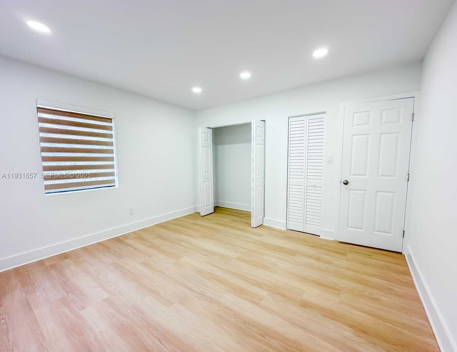 Small Image of 4000 SOUTH WEST 28TH ST, West Park Number 5