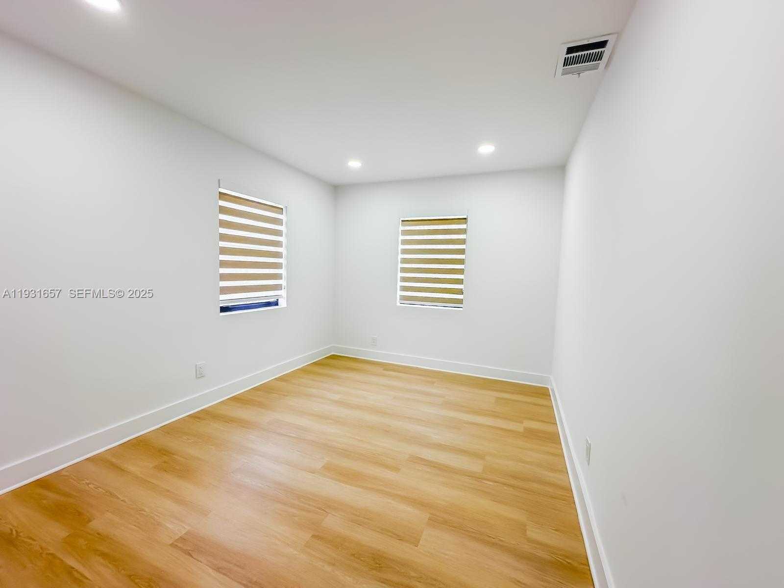 Small Image of 4000 SOUTH WEST 28TH ST, West Park Number 6