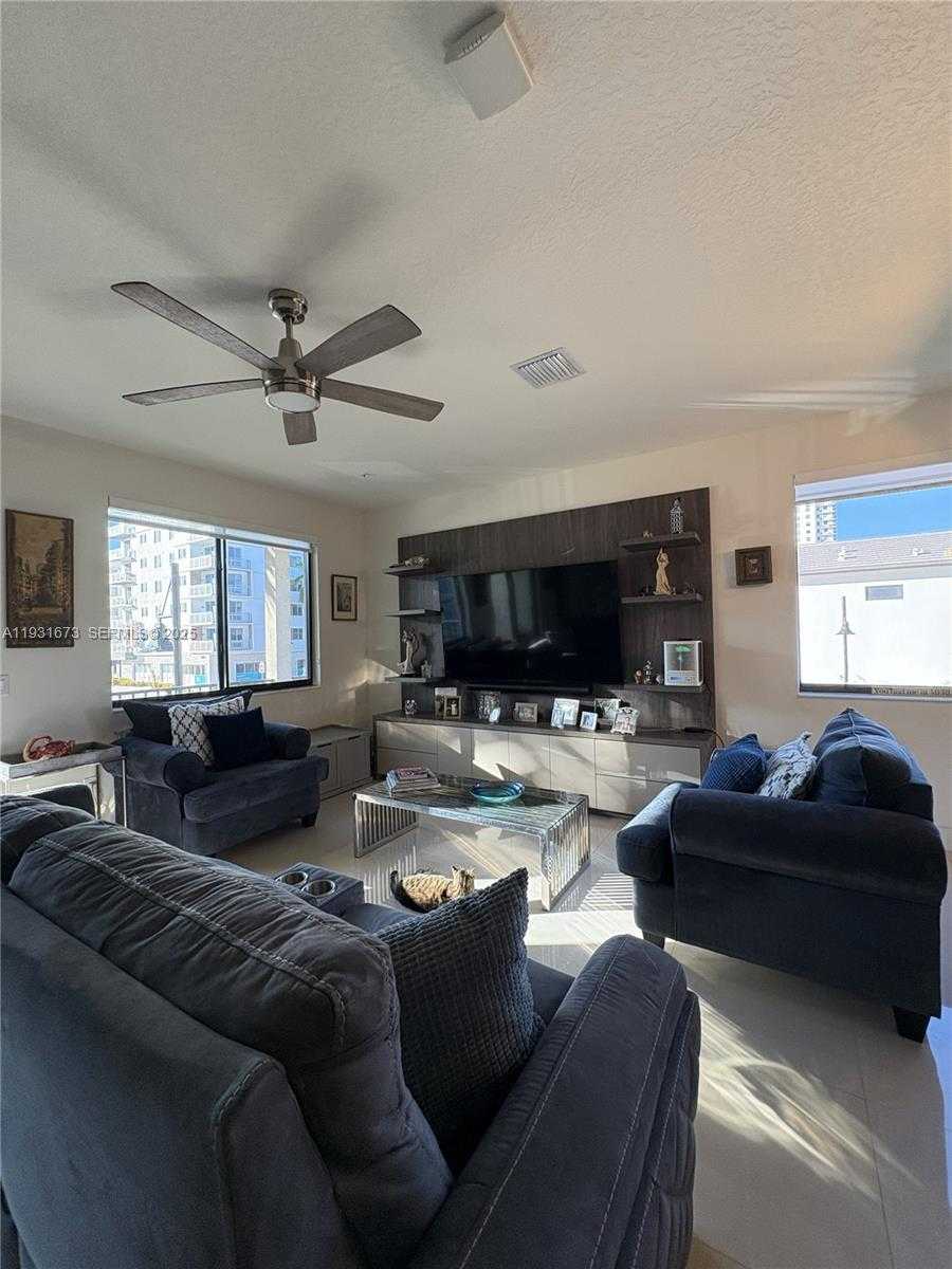 Small Image of 4749 NORTH WEST 85TH AVE, Doral Number 13