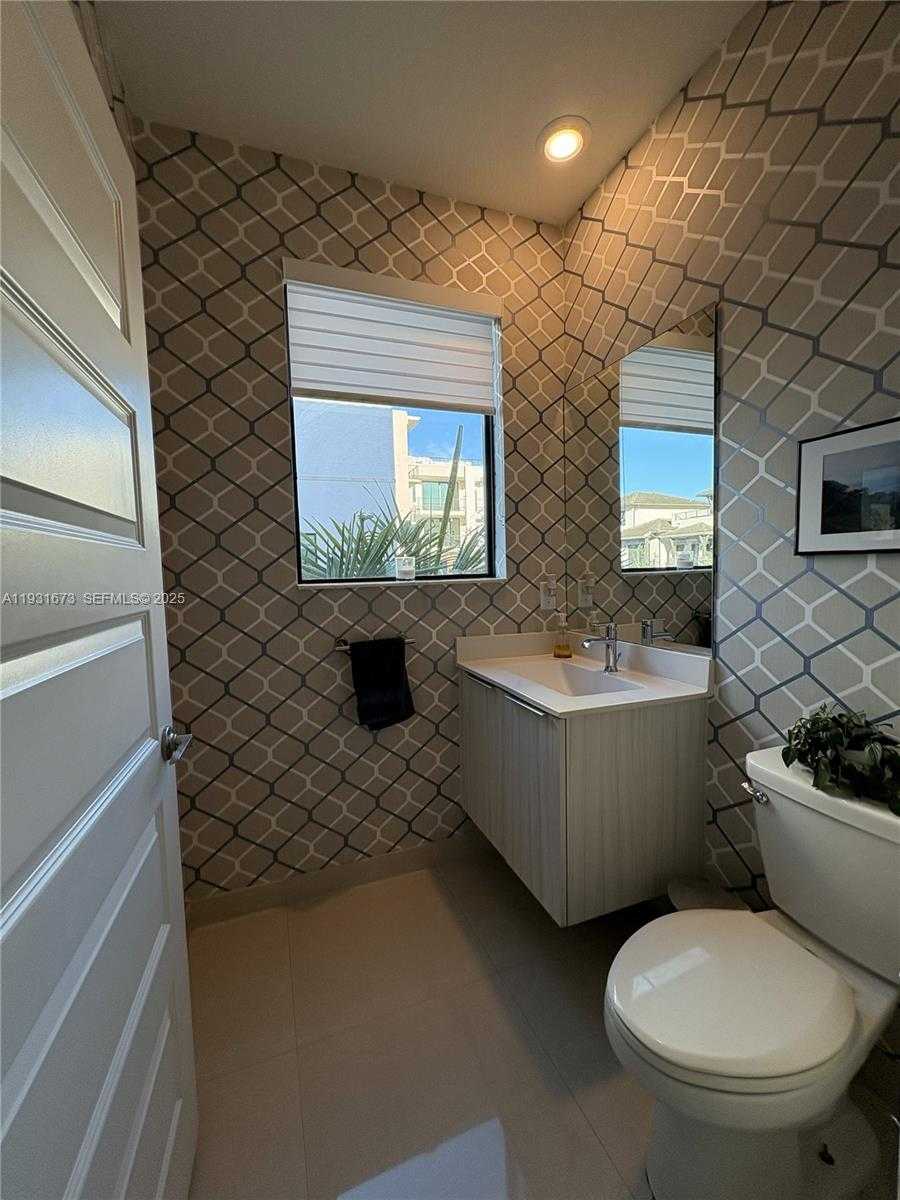 Small Image of 4749 NORTH WEST 85TH AVE, Doral Number 16