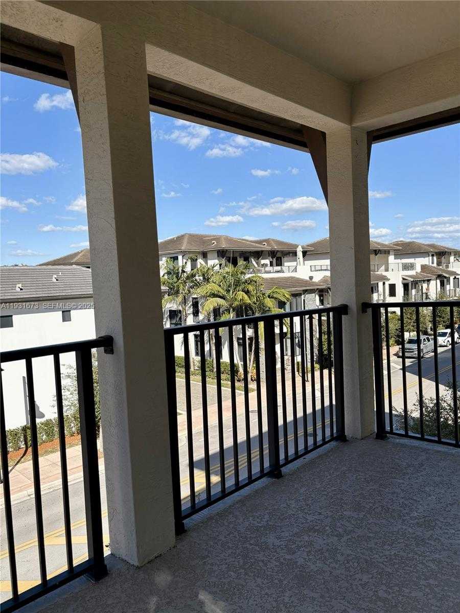 Small Image of 4749 NORTH WEST 85TH AVE, Doral Number 26