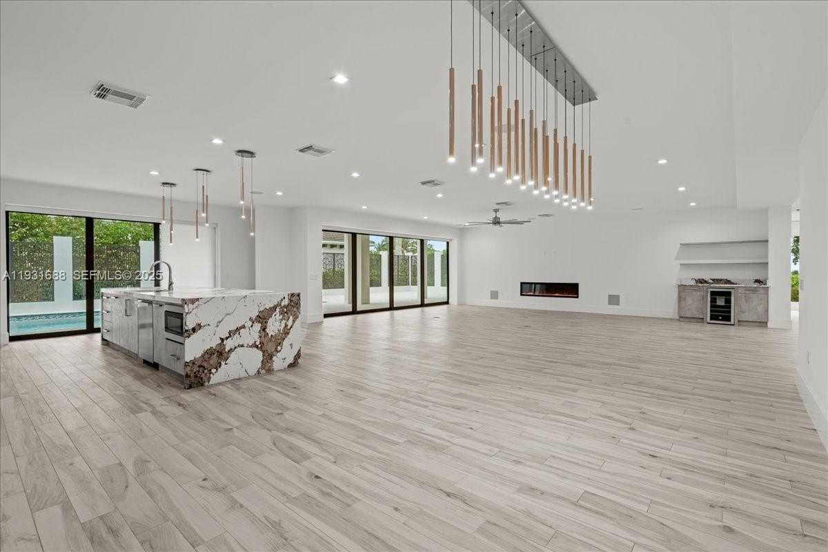 Small Image of 3800 CRAYTON ROAD, Naples Number 10