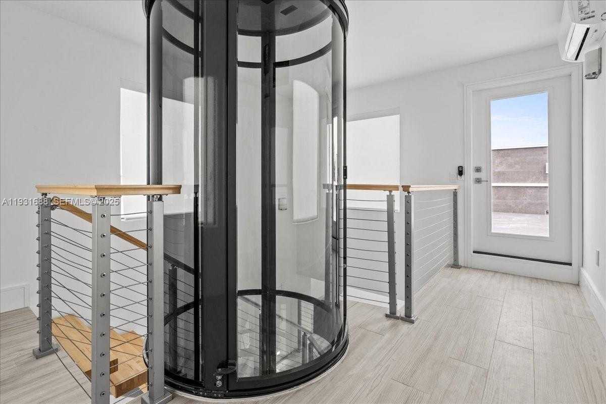 Small Image of 3800 CRAYTON ROAD, Naples Number 37