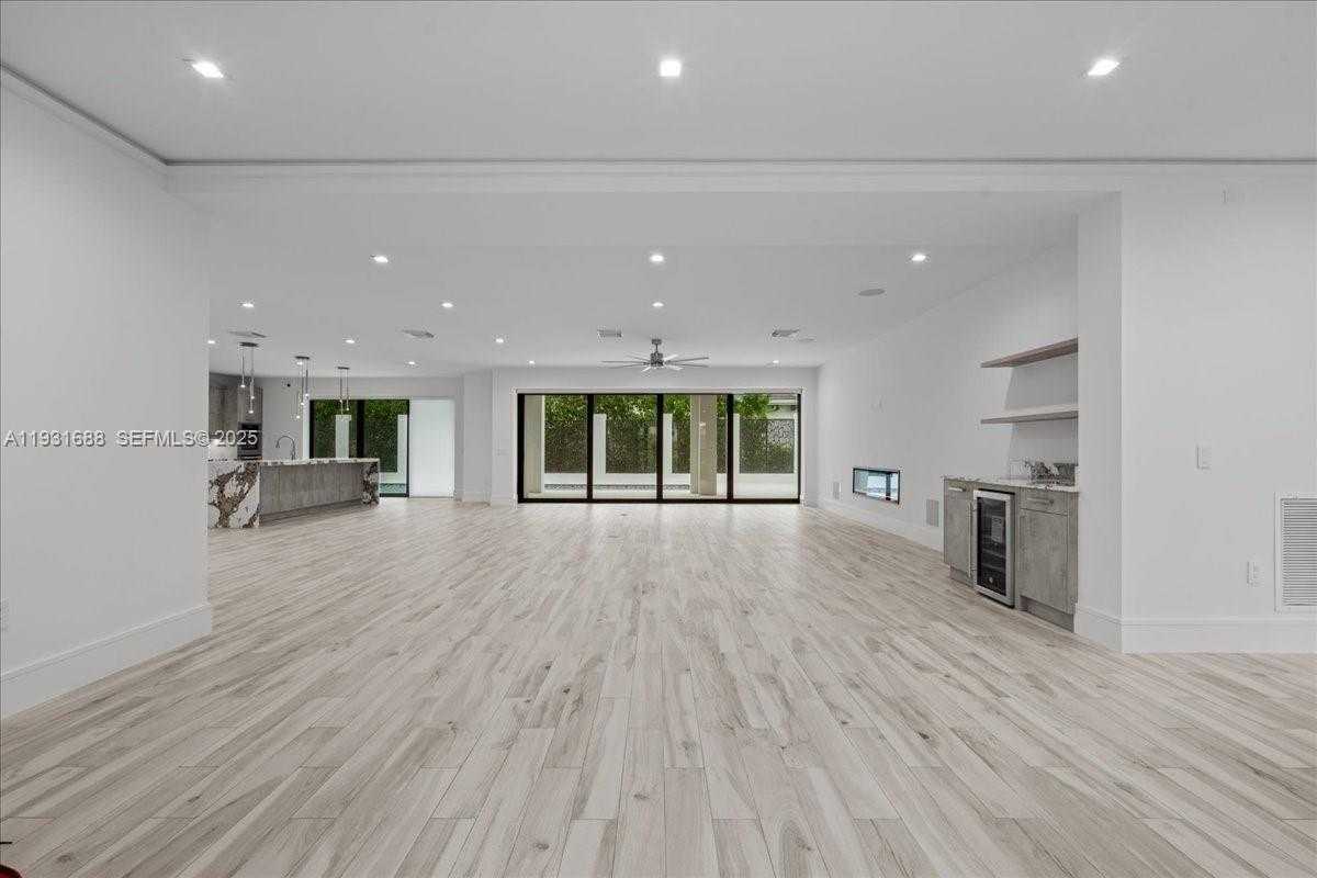 Small Image of 3800 CRAYTON ROAD, Naples Number 9